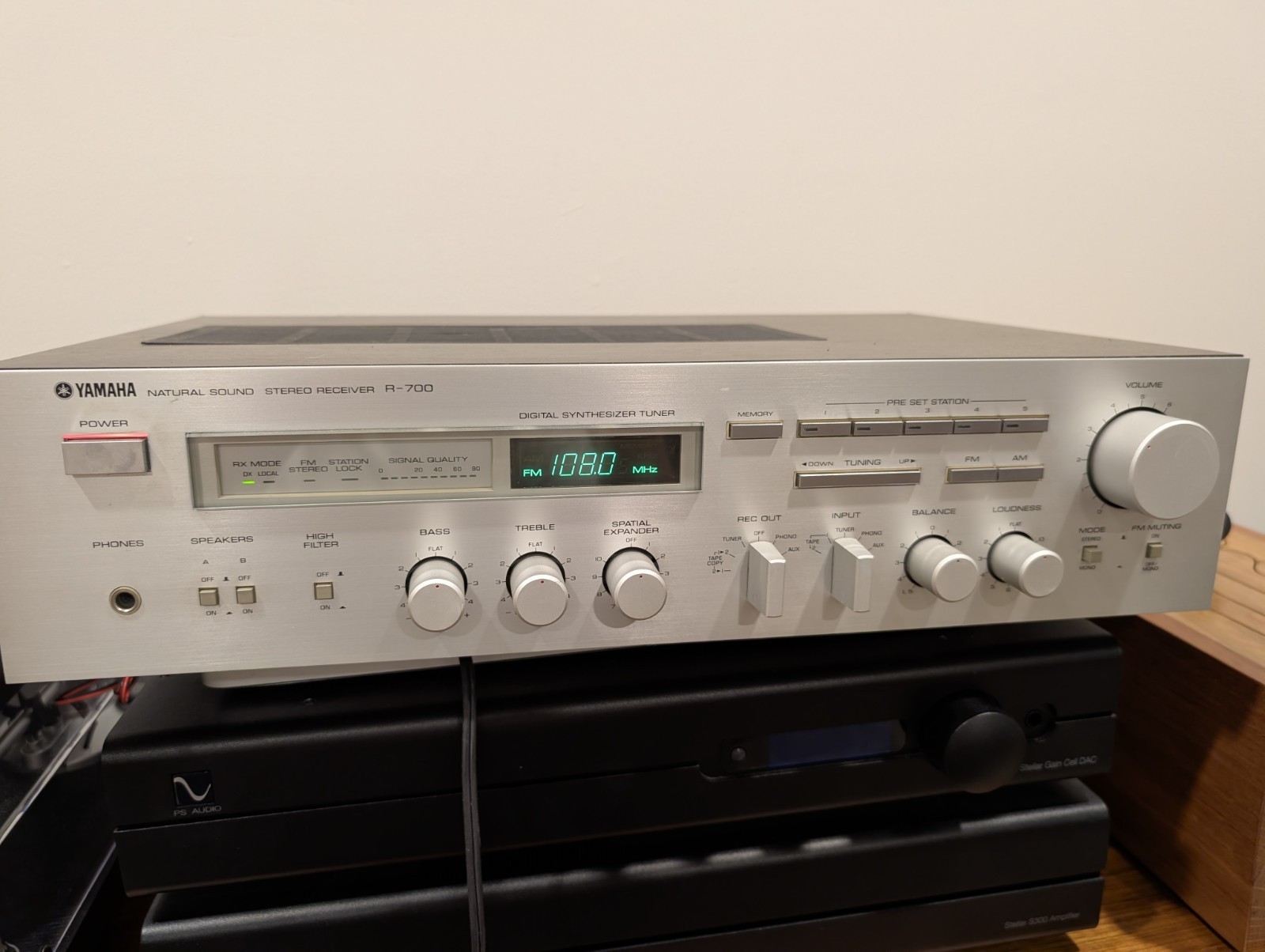 Yamaha R-700 vintage audio equipment - eBay listing photo 4