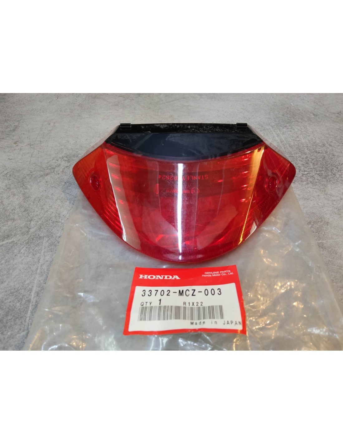 Cabochon de feu AR CB600F HORNET cache plastique optique arrière Honda CB900F 33702-MCZ-003