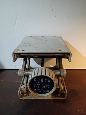CENCO LERNER LAB-JACK CAT NO 19089 4 1/2'' X 5 1/2'' Extends 2-3/4 -10  Tall