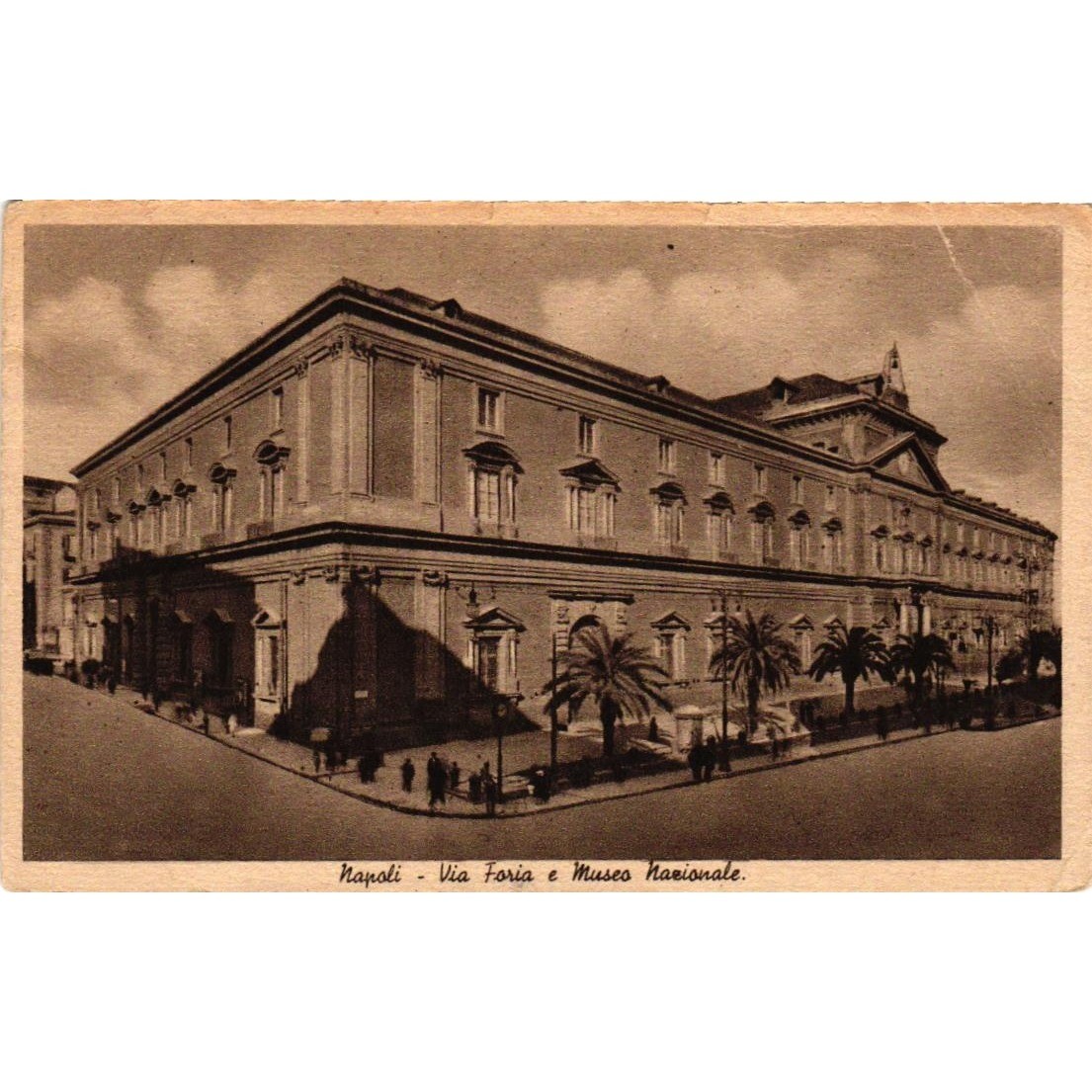 Vintage sepia postcard of Napoli’s Via Foria Museo Nazionale building with palm trees, street scenes, and “Napoli Via Foria e Museo Nazionale” text.