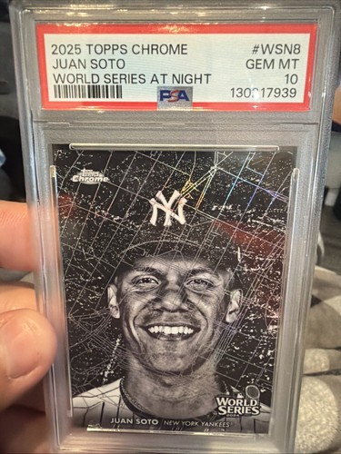 Juan Soto #WSN-8 2025 Topps Chrome World Series at Night card