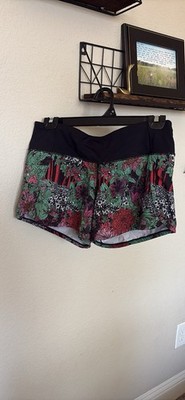 Lululemon Printed Black Floral Shorts Size 4 women Speed Up