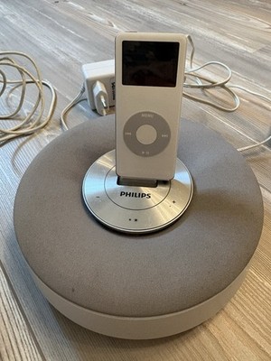 Apple iPod Nano 1. Generation 4 GB Model Nr A1137 mit Zubehörpaket 