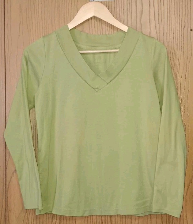 J Jill Pima Cotton Crossover Vneck Tee Womens Size MP Pea Green Long Sleeve Soft