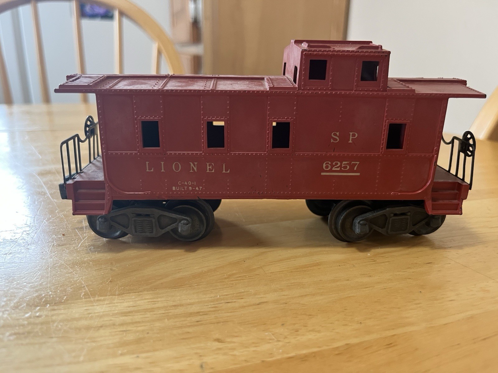 LIONEL LINES - SP 6257 - Dark Red - Southern Pacific CABOOSE - O GAUGE (201)