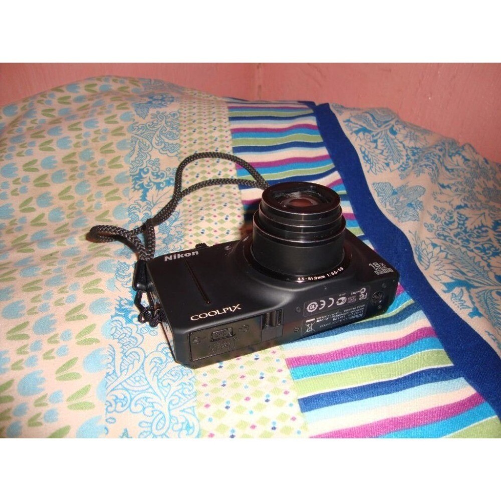 Nikon COOLPIX S9300 16.0MP Digital Camera 18x Optica Zoom - Black