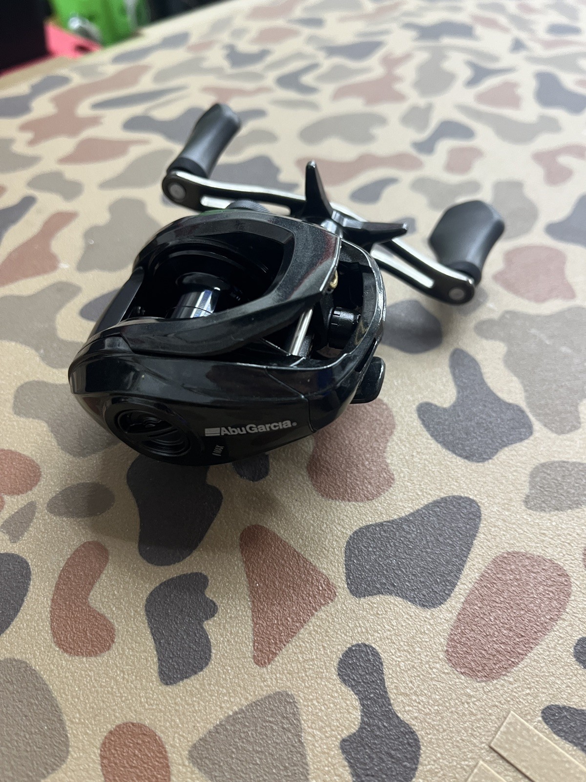 Abu Garcia Vengeance Low Profile Baitcasting Reel VENGLP-L 6:5:1 Ratio Left Hand
