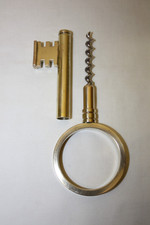 Älterer " KORKENZIEHER in SCHLÜSSELFORM " / Schlüssel ist in Messing
