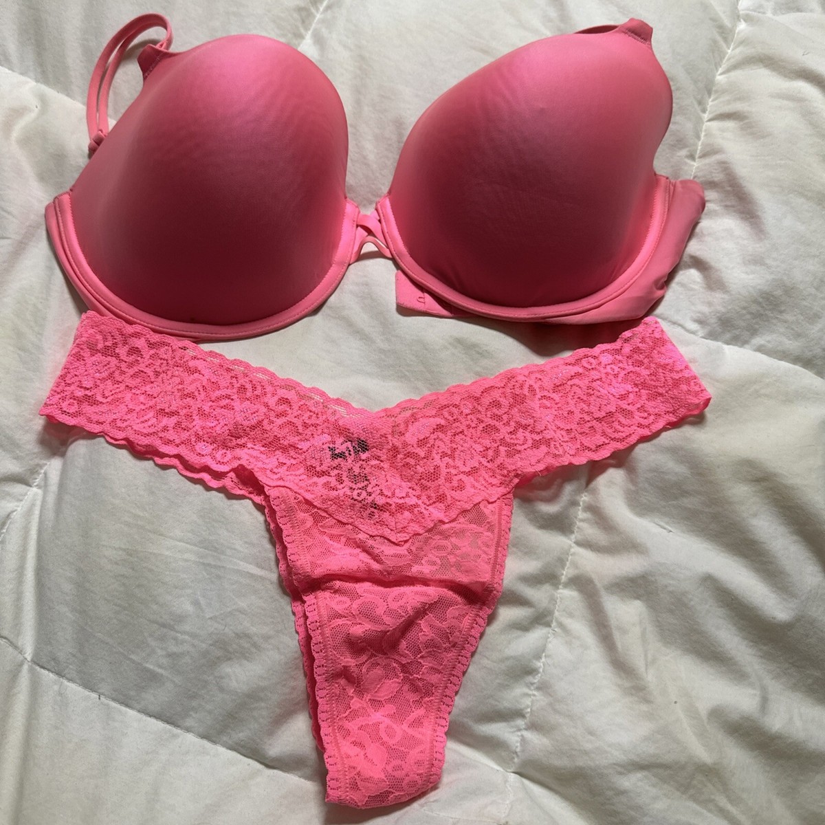 Victoria’s Secret bra 38D Victoria Secret Lined Demi Bra 38DDD Red & Gold Lace