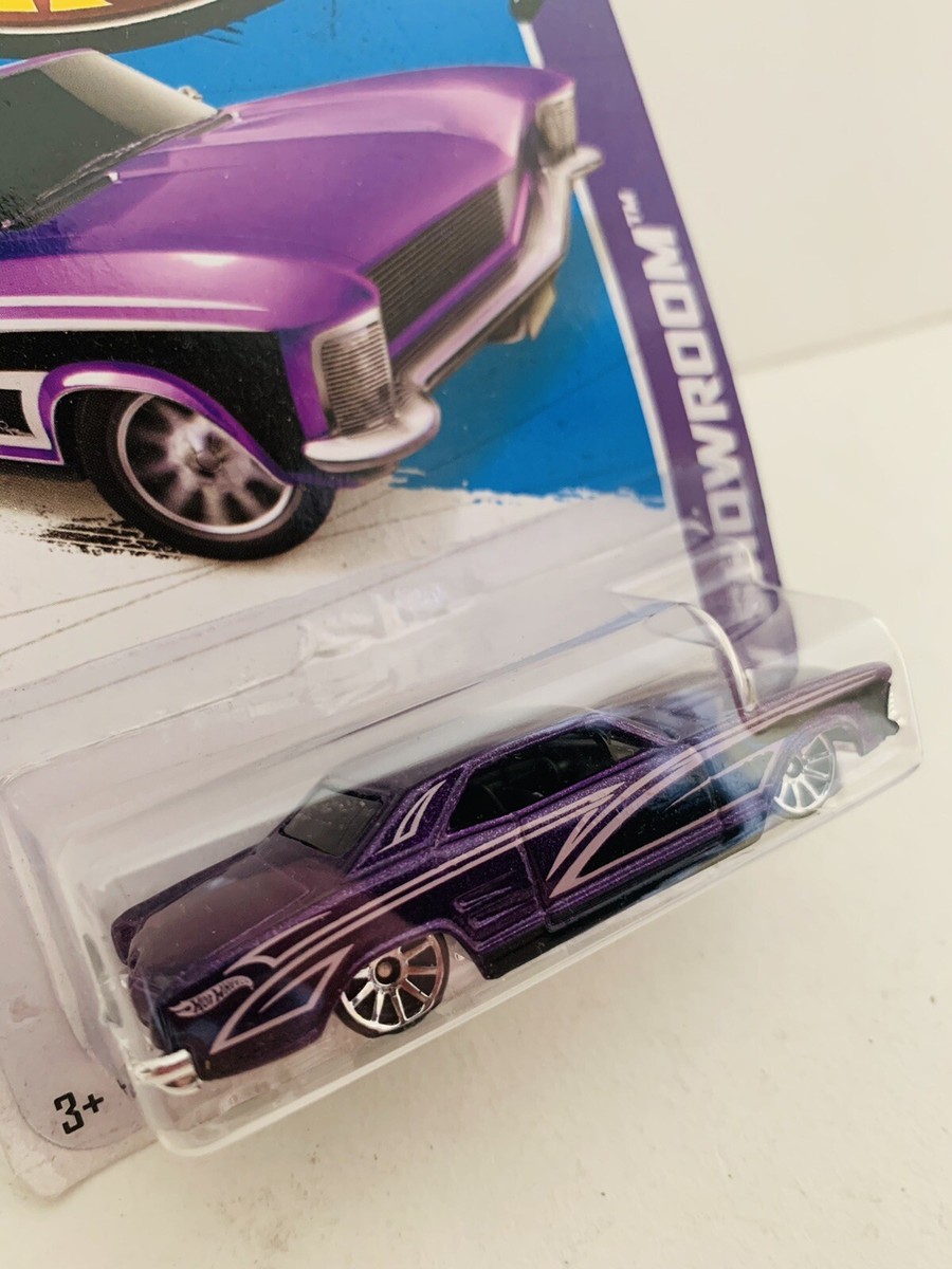 Hot Wheels Showroom Muscle Mania '64 Buick Riviera Car Figure (238