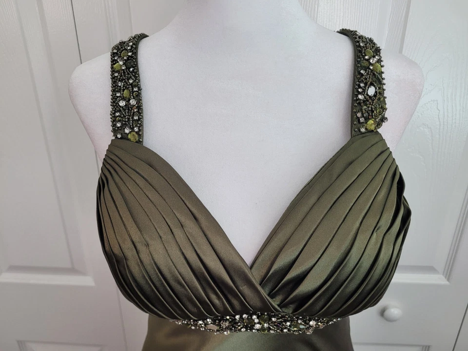 Vestido formal Xscape por Joanna Chen oliva escura strass frisado racerback tamanho 4 - Imagem 3 de 4