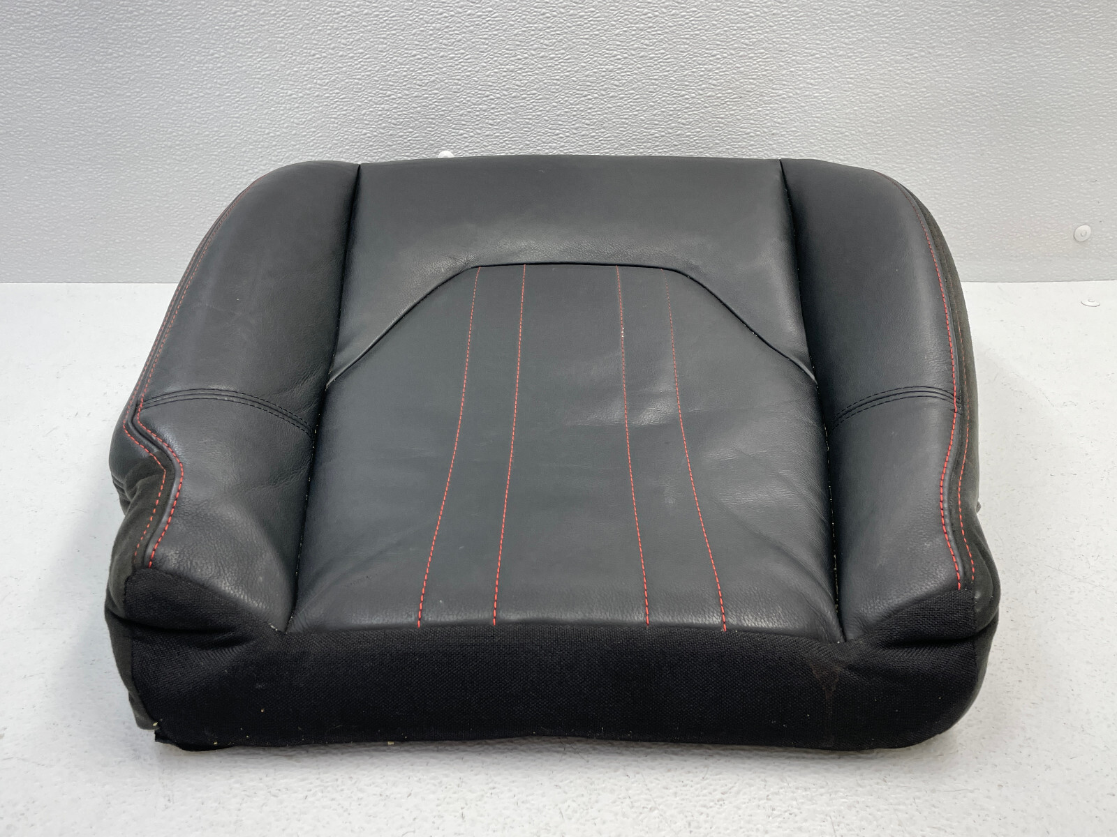 14-17 Maserati Ghibli Front Left Driver Seat Cushion Red Stitching 1504 OEM