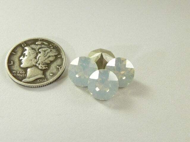 White Opal F (8mm - 39ss) Swarovski 1088 XIRIUS Chatons