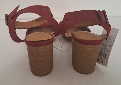 Universal Thread Red Megan Suede Block Heels Approximate 3” Size 7.5 New w/Tags - Picture 4 of 6