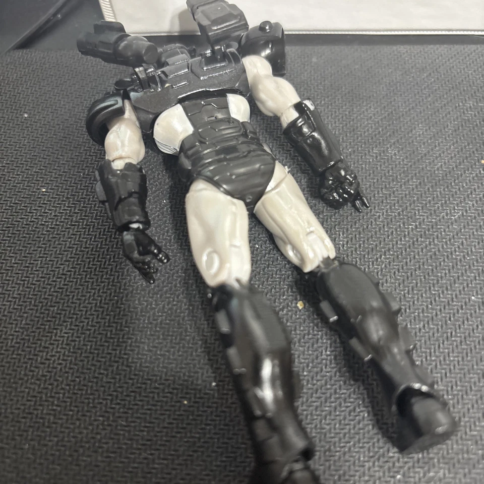 Marvel Universe War Machine 3.75" Action Figure West Coast Avengers 2012 - Image 2 of 3