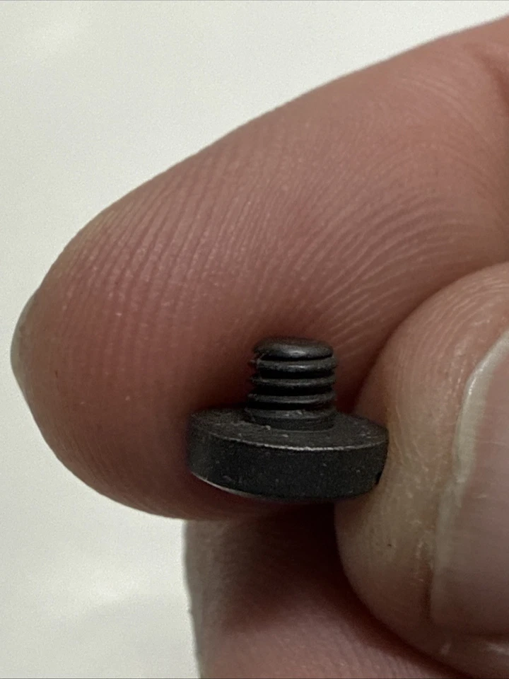 Tornillos de agarre de precisión Matrix para Sig Sauer P226, P228, ranurados negros (por 4) Foto 2 de 3