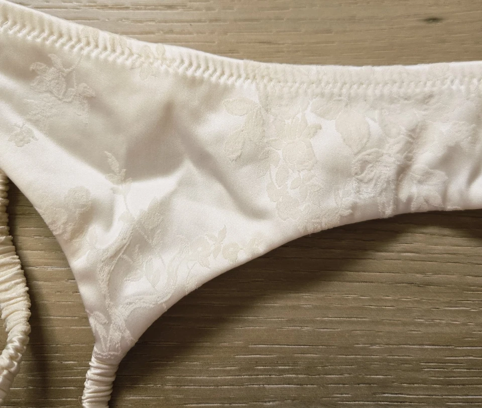 Nuevo con etiquetas Cinturón Liguero Vintage Victoria's Secret Marfil Floral Repujado Satinado S Foto 3 de 4