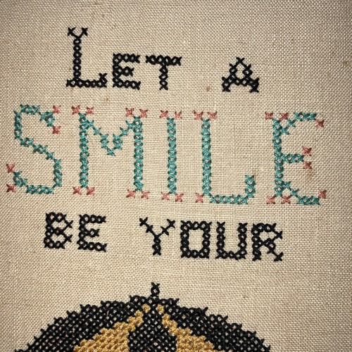 Antiker Nadelspitze Kreuzstich Let A Smile Be Your ☂️ Regenschirm Vintage — Holzrahmen - Bild 4 von 7