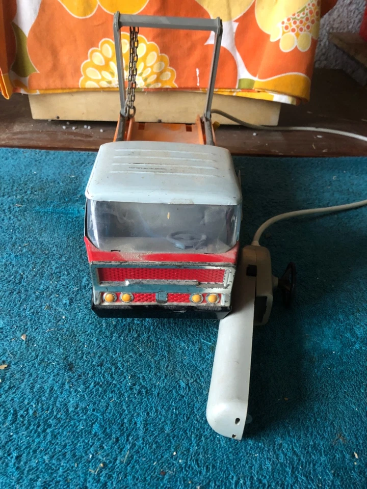 jouet ancien tole plastique camion bernard a restaurer - Photo 2/4