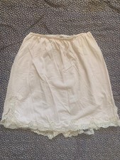 Adorable vintage 60s 70s pink slip skort skirt w/ cream floral lace trim cottage