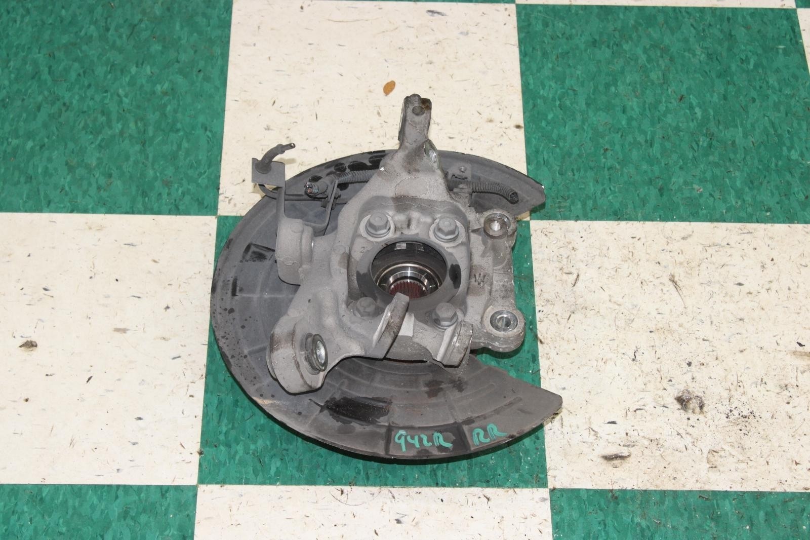 Maserati Ghibli 2014-2021 Rear Right Steering wheel hub