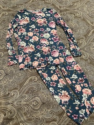 Posh Peanut long-sleeve pajama set in a blue rose or ''Keisha'' print Size 10