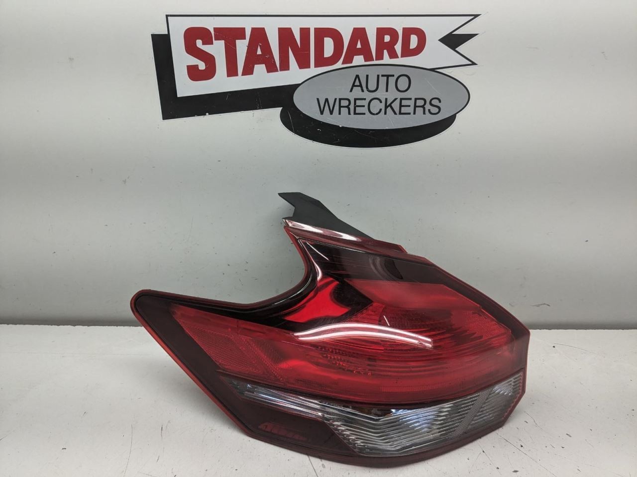 18-20 Nissan Kicks Left Tail Light Quarter Panel Mount 1454316