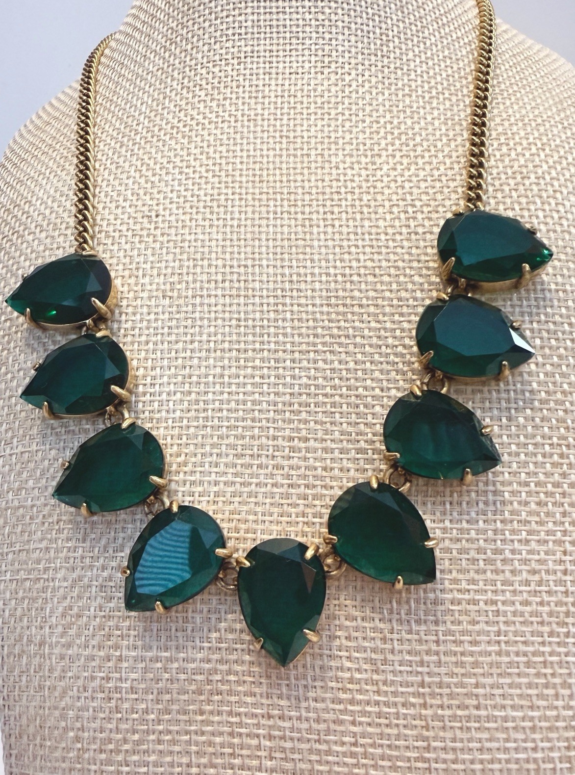 J.CREW Emerald Green Crystal Teardrop Bib Style Necklace Gold-tone Pear Shape
