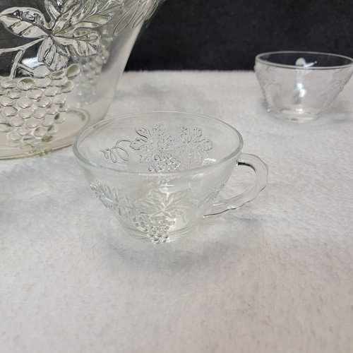 Vintage Anchor Hocking Harvest Grapes Pattern Punch Bowl Set w/ 5 cups - Picture 5 of 15