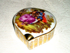  BONBONNIERE - PORCELAINE DE LIMOGES - décor signé Fragonard N°2