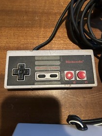 Nes Advantage, light gun and 1 Controller.