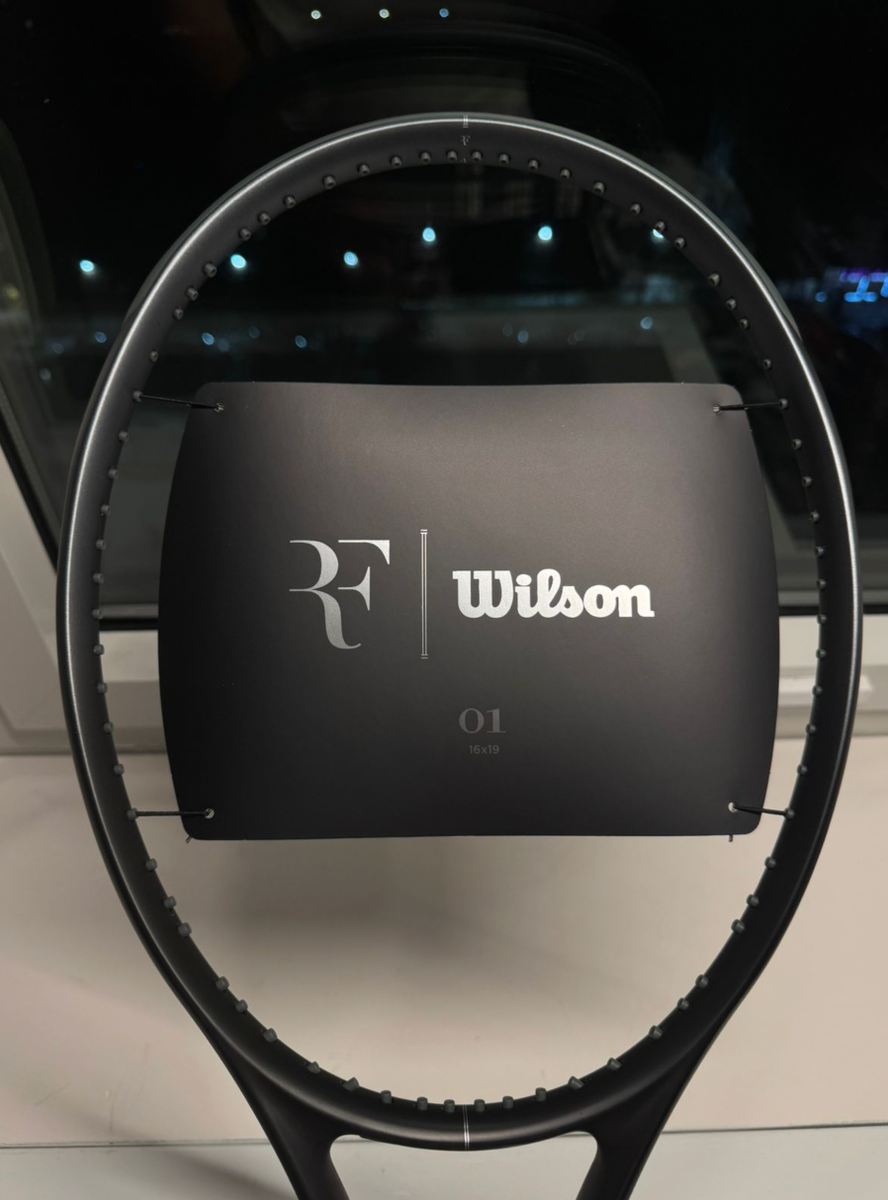 Wilson RF 01 Roger Federer Tennis Racket 300g 16x19 4 3/8 Grip