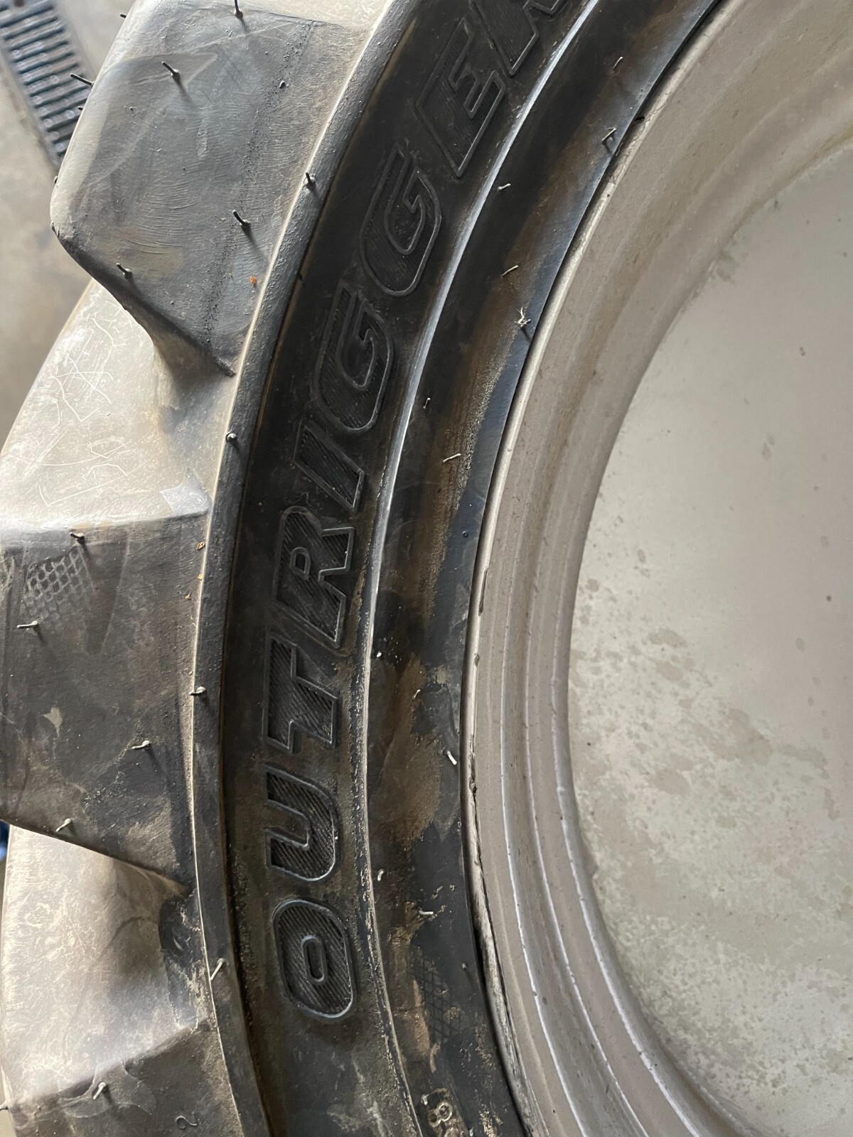 355/55D625 NEW TAKE OFF OTR FOAM FILLED TIREJLG 600A, 600AJ4520345/