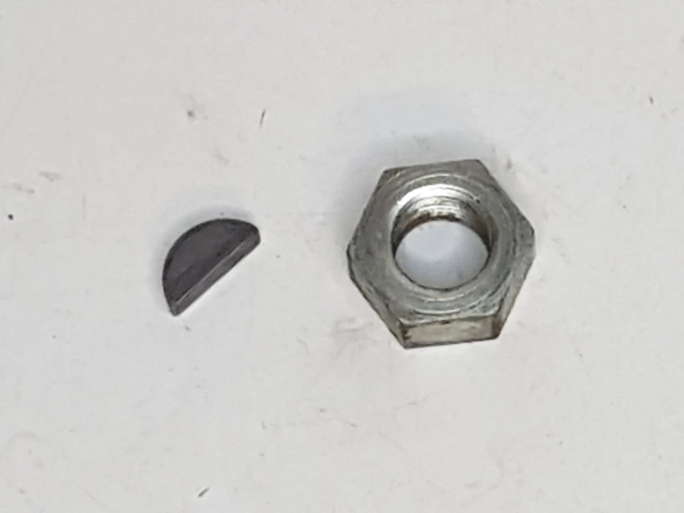 écrou de volant de moteur Mitsubishi g400pvy - tondeuse mitsubishi tn210 - Photo 1/1