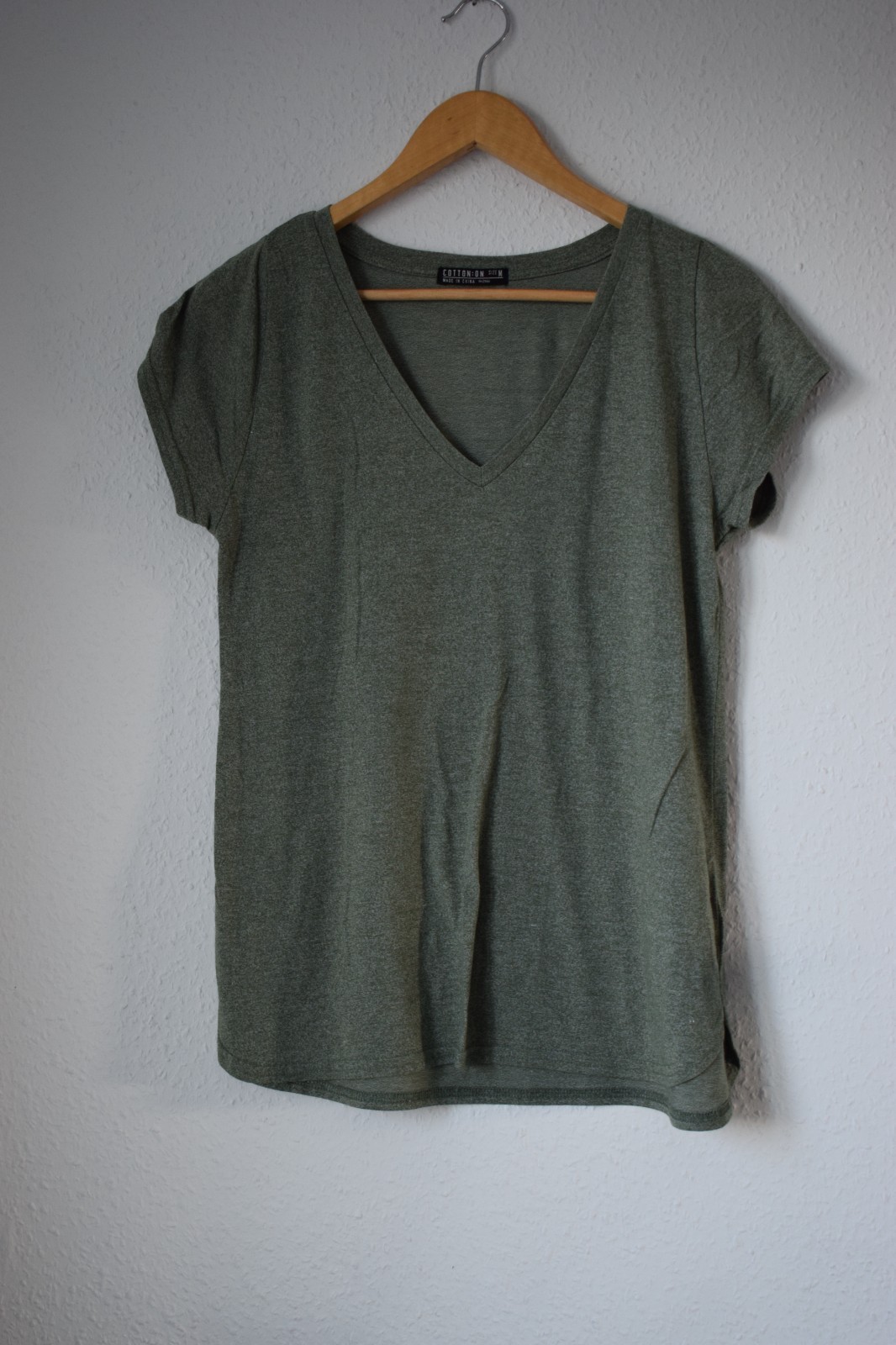 Cotton:On Essential V-Neck T-Shirt in Heathered Moss Green image 4