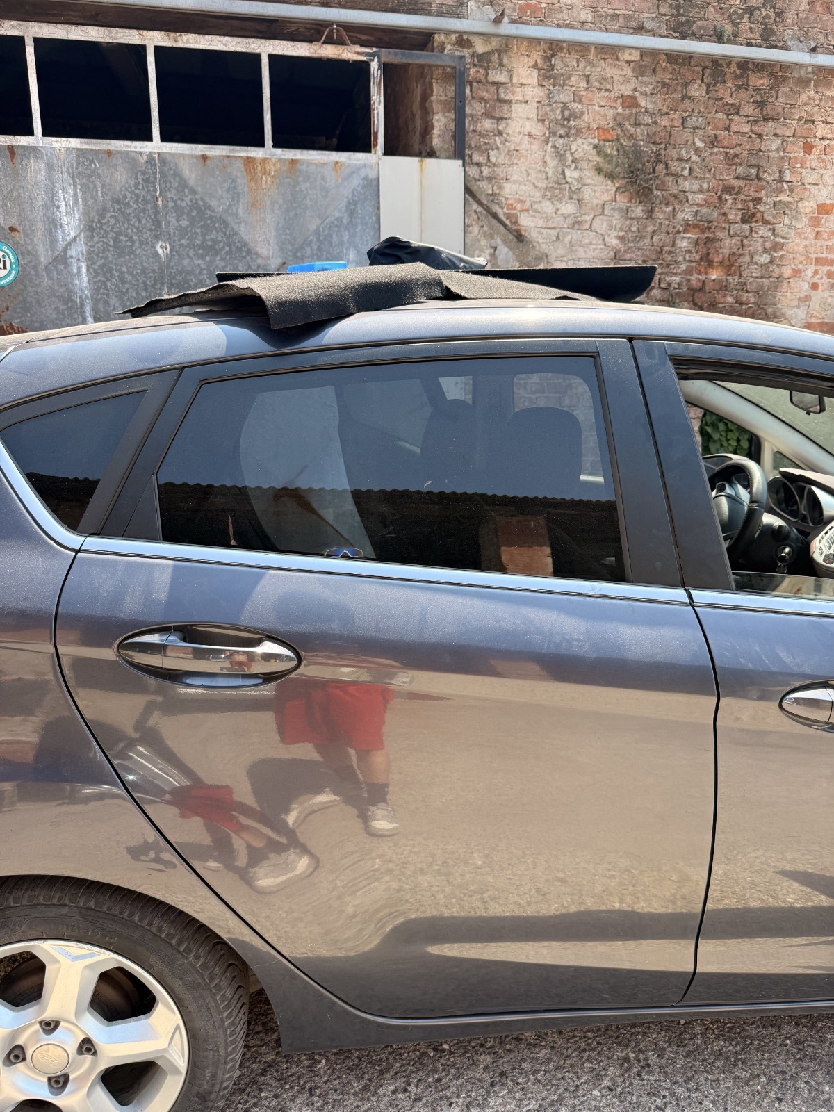 PORTIERA POSTERIORE DESTRA COMPLETA PER FORD FIESTA 6° SERIE 5 PORTE - USATO