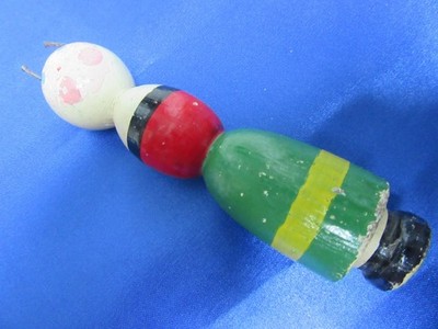 ANTIKER STRICK aus bemaltem Holz Bécassine, French Knitter Tool