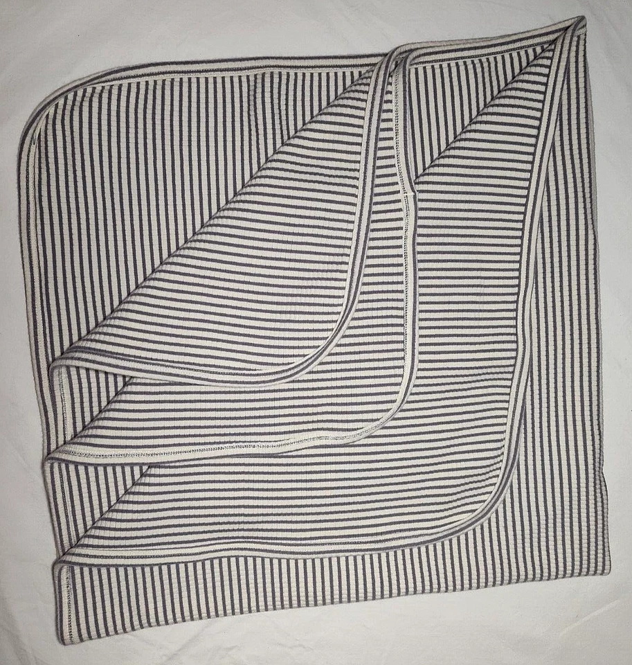 Manta de bebé orgánica a rayas acanaladas Quincy Mae gris beige envoltura 2 capas algodón Foto 2 de 3
