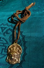 Massiver Mahakala Anhänger - Amulett aus NEPAL mit Yak-Lederband