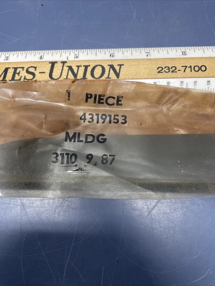 1984 Dodge Caravan Front Right Window Moulding 4319153 - Image 4 of 4