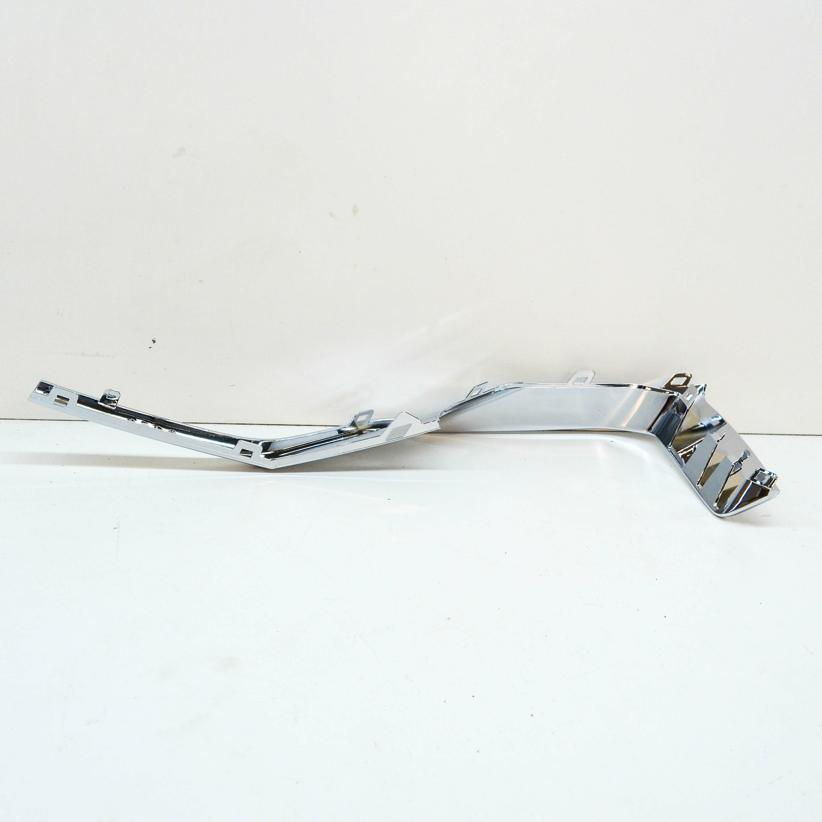 NEW BMW X7 G07 FRONT LEFT LOWER GRILLE MOULDING LUXURY 51117470329 