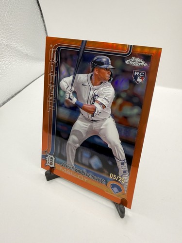 2025 Topps Chrome - Justyn-Henry Malloy Orange Refractor /25 #224 (RC) - Picture 2 of 8