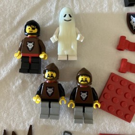 LEGO Castle: Wolfpack Tower 6075 Incomplete w/ Mini-figures & Manual