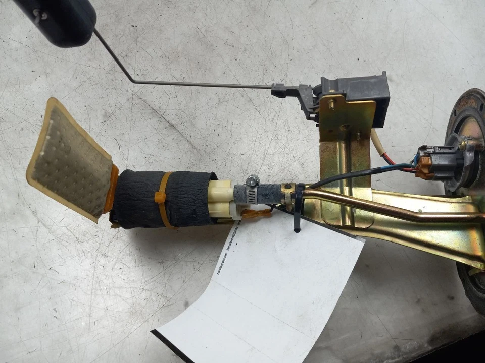 95-97 TOYOTA TACOMA ОБЫЧНАЯ КАБИНА 2,4 Л RWD MT БЕНЗОНАСОС - Изображение 3 из 4