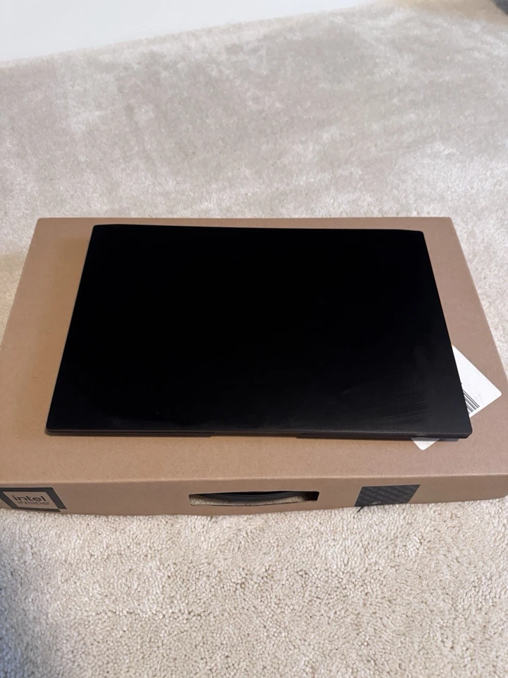 Asus Vivobook Creator 15.6" FHD / i7-13620H - 16GB RAM - RTX 3050 - 512GB SSD - Image 2 of 4