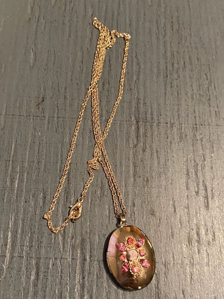 Розовые стразы и роза на золотистый медальон на 24» золотистый цепочка - Изображение 3 из 4
