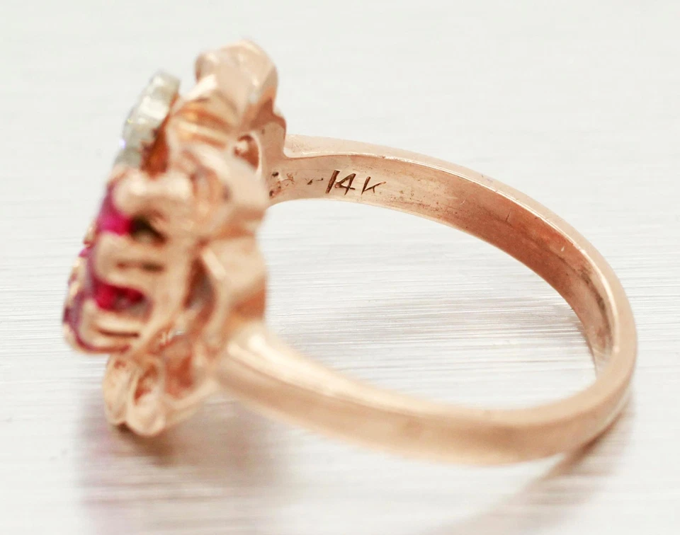 Антикварное коктейльное кольцо в стиле ар-деко с рубином и бриллиантами 0,50 карата с цветочным рисунком - розовое золото 14 карат - Изображение 3 из 4