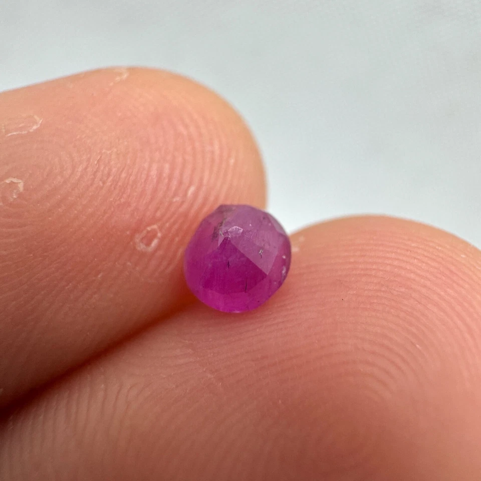 0.85 Carat Natural Faceted Ruby Gemstone from Jegdalek Afghanistan - Image 3 of 4