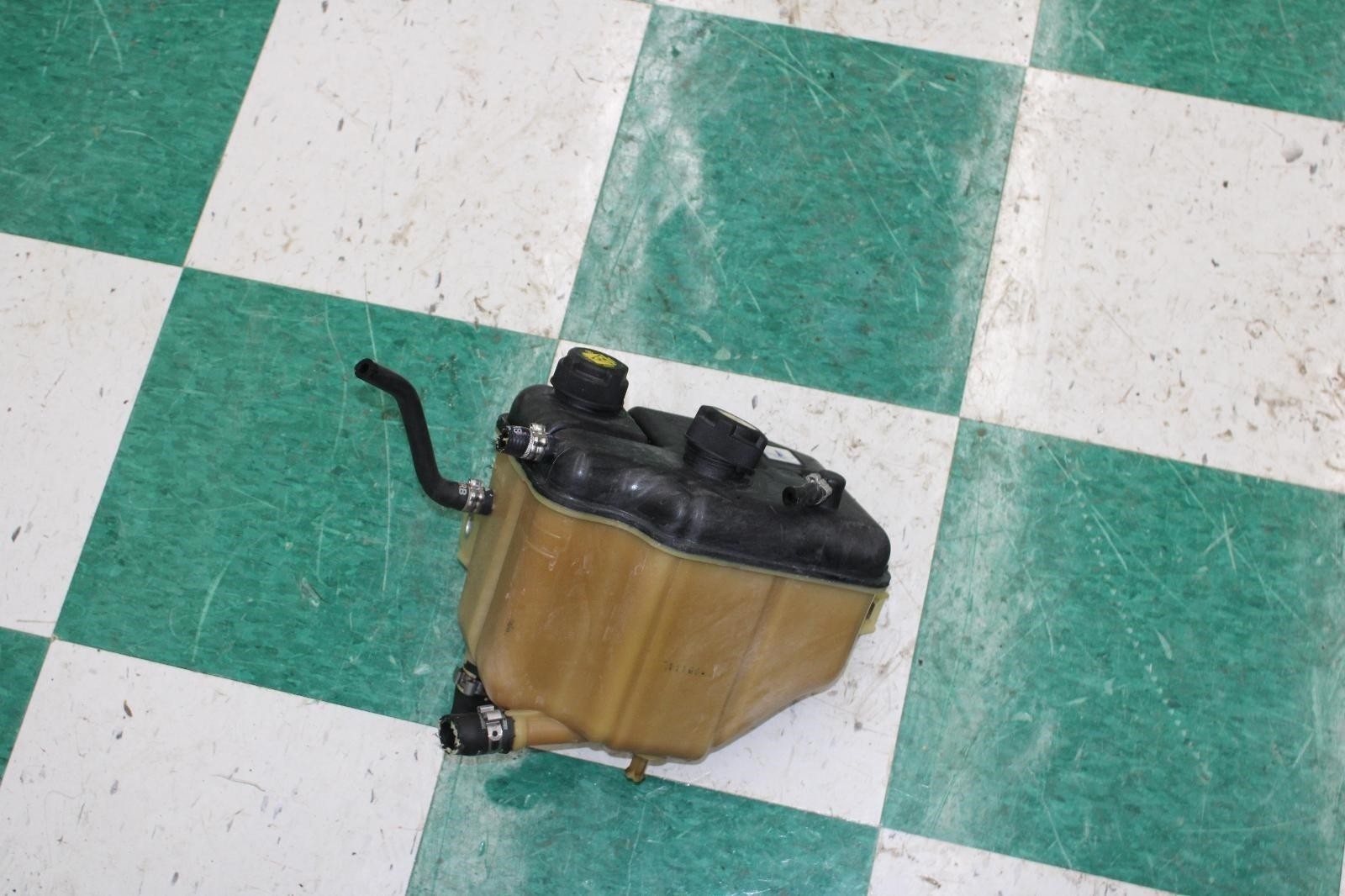 Maserati Ghibli 2014-2024 Coolant reservoir