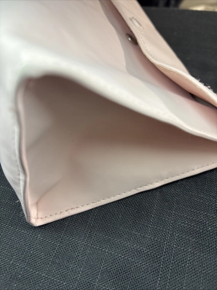 Givenchy Perfume Bolsa de Viaje Polvo Rosa 8 Largo X 5 Altura Botón a Presión Foto 4 de 4